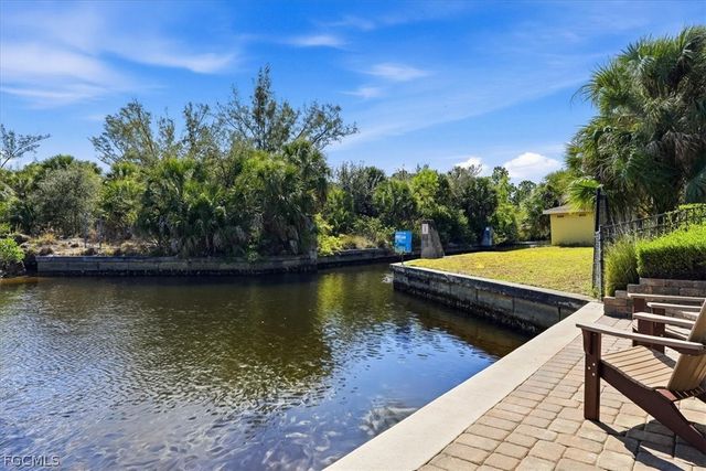 2105 Ottersrest LN, Cape Coral, FL 33990