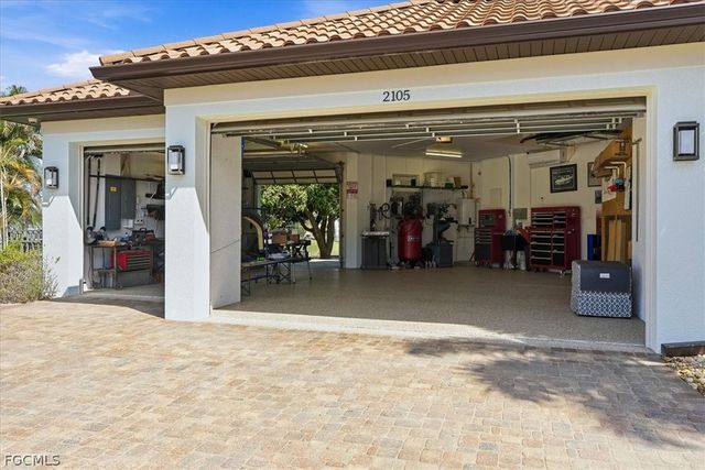 2105 Ottersrest LN, Cape Coral, FL 33990