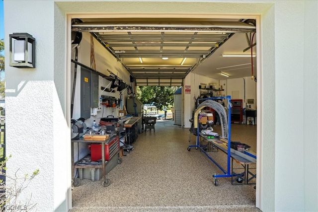 2105 Ottersrest LN, Cape Coral, FL 33990