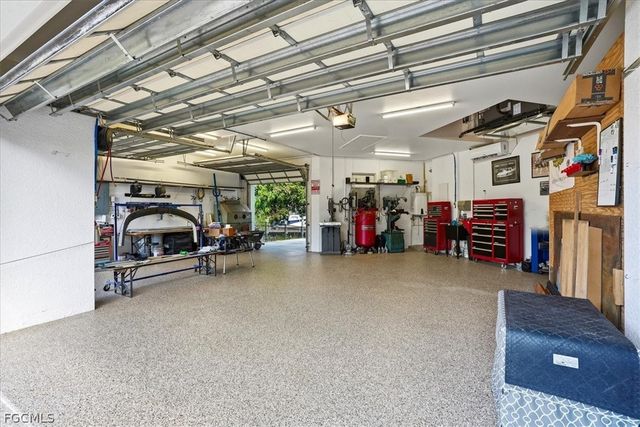 2105 Ottersrest LN, Cape Coral, FL 33990