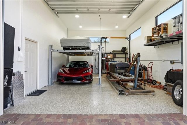 2105 Ottersrest LN, Cape Coral, FL 33990