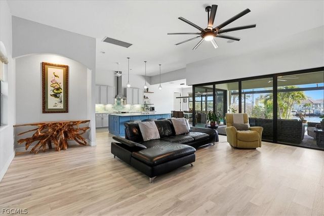 2105 Ottersrest LN, Cape Coral, FL 33990