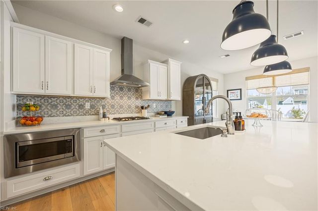 213 Werdna LN, Chesapeake, VA 23322