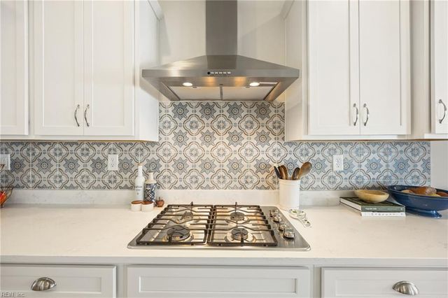 213 Werdna LN, Chesapeake, VA 23322