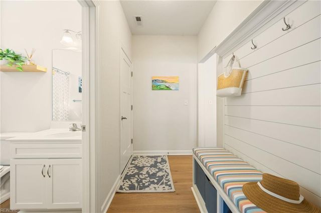 213 Werdna LN, Chesapeake, VA 23322