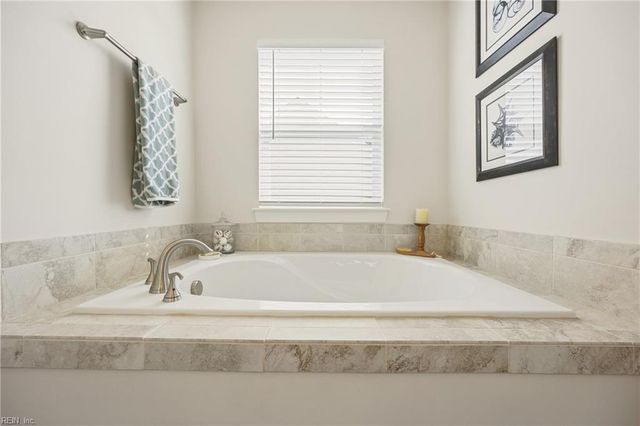 213 Werdna LN, Chesapeake, VA 23322