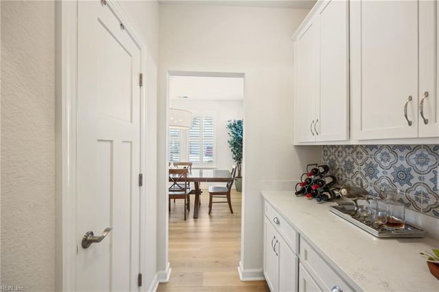 213 Werdna LN, Chesapeake, VA 23322