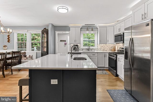 6341 SYDNEY RD, Fairfax Station, VA 22039