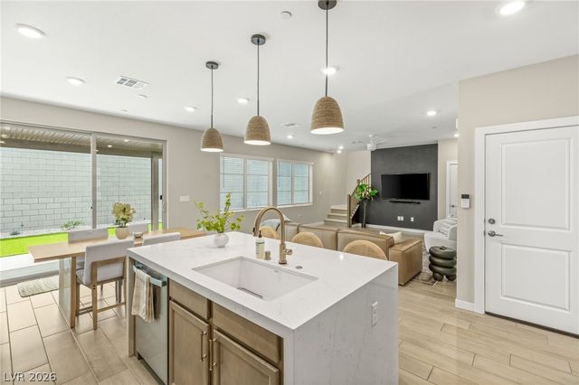 10449 Smokey Mariposa Avenue, Las Vegas, NV 89166