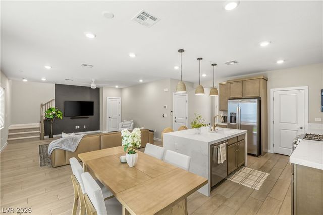 10449 Smokey Mariposa Avenue, Las Vegas, NV 89166