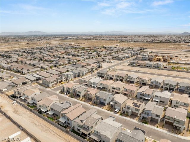 10449 Smokey Mariposa Avenue, Las Vegas, NV 89166