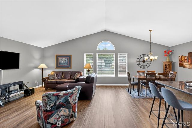 4 Green Haven Court, St Peters, MO 63376