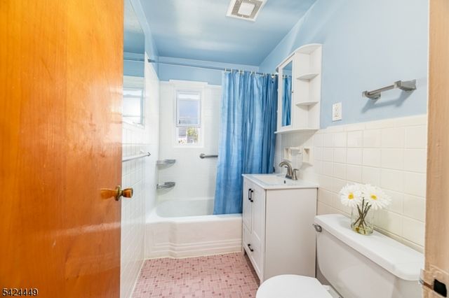 40 South Dr, Rochelle Park Twp., NJ 07662