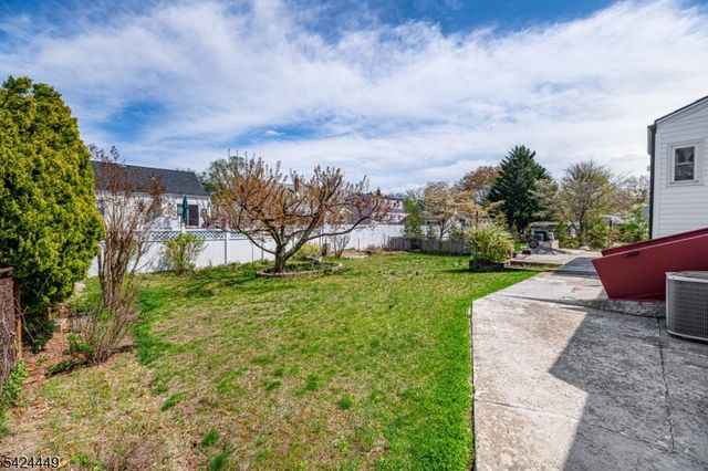 40 South Dr, Rochelle Park Twp., NJ 07662