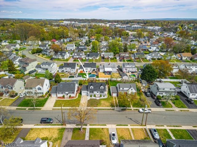 40 South Dr, Rochelle Park Twp., NJ 07662