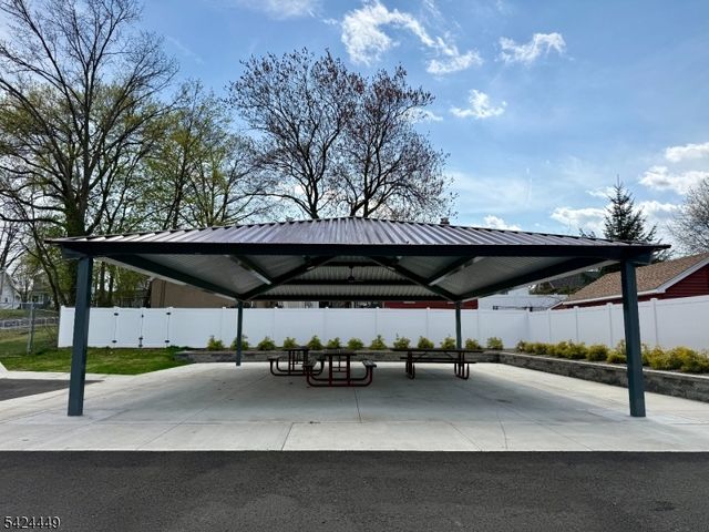 40 South Dr, Rochelle Park Twp., NJ 07662