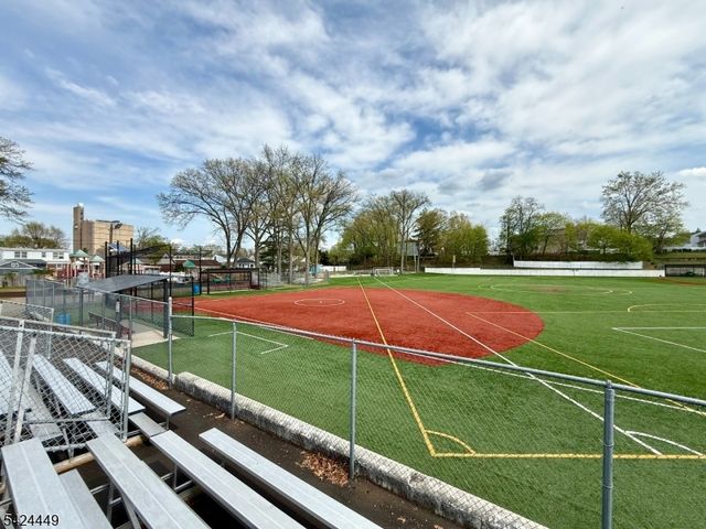 40 South Dr, Rochelle Park Twp., NJ 07662