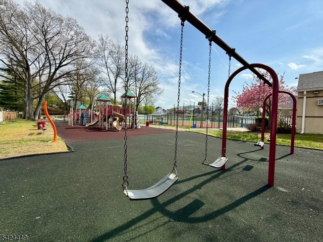 40 South Dr, Rochelle Park Twp., NJ 07662
