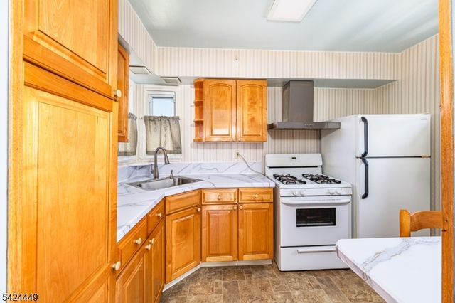 40 South Dr, Rochelle Park Twp., NJ 07662