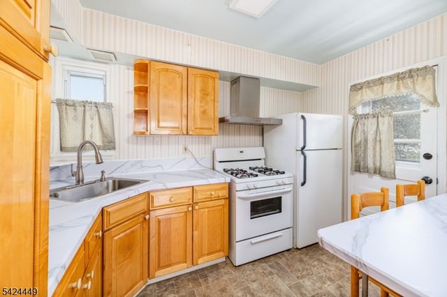 40 South Dr, Rochelle Park Twp., NJ 07662
