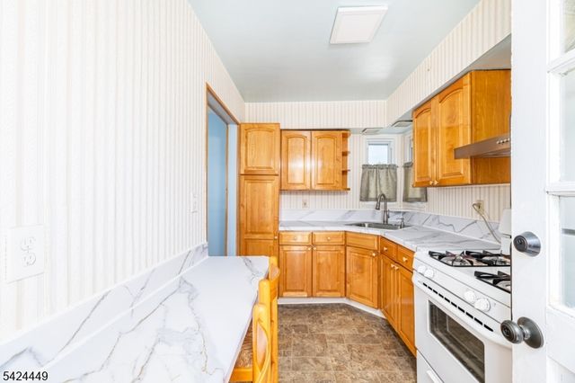 40 South Dr, Rochelle Park Twp., NJ 07662