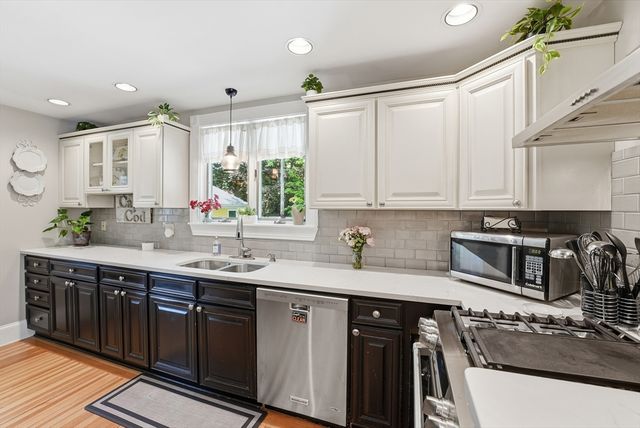 114 Maplewood Ter, Springfield, MA 01108