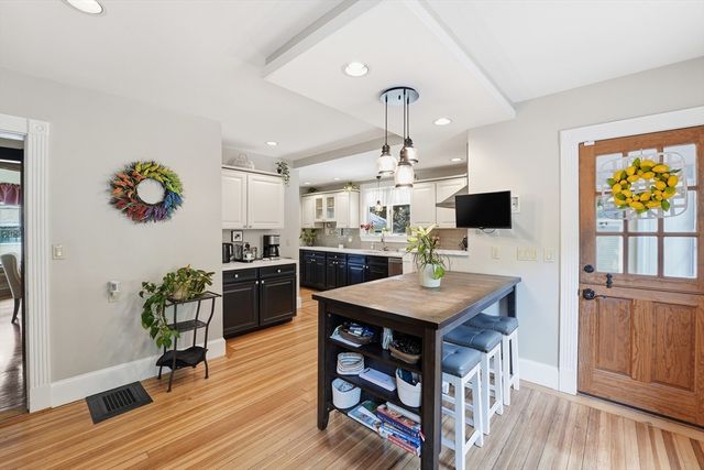 114 Maplewood Ter, Springfield, MA 01108