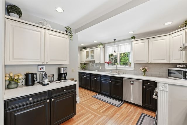 114 Maplewood Ter, Springfield, MA 01108