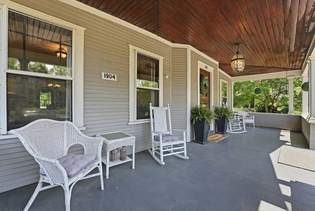 114 Maplewood Ter, Springfield, MA 01108