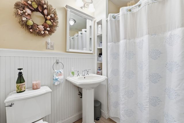 114 Maplewood Ter, Springfield, MA 01108