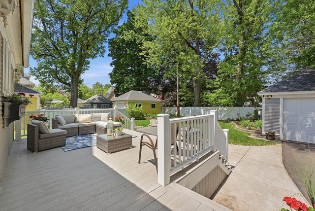 114 Maplewood Ter, Springfield, MA 01108