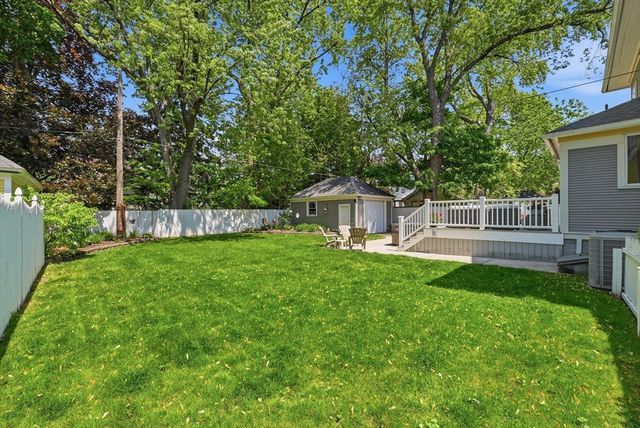 114 Maplewood Ter, Springfield, MA 01108