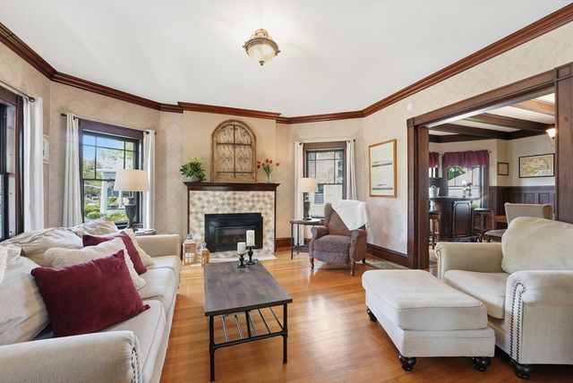 114 Maplewood Ter, Springfield, MA 01108