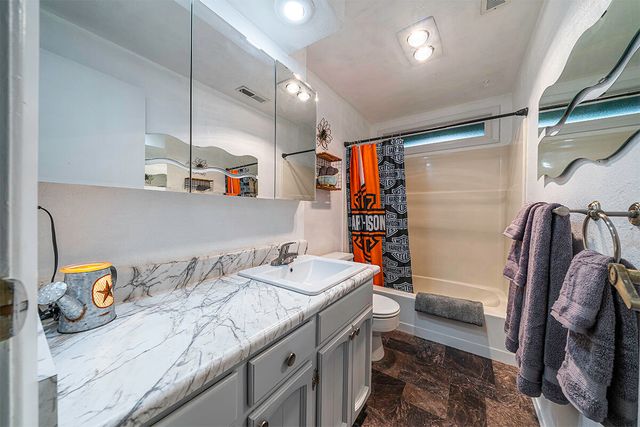 2736 Canterbury Lane, Medford, OR 97504