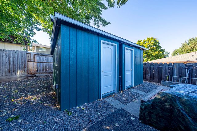 2736 Canterbury Lane, Medford, OR 97504