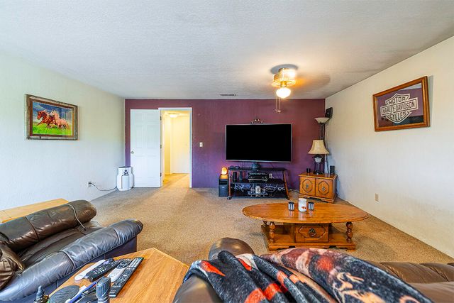 2736 Canterbury Lane, Medford, OR 97504