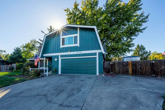 2736 Canterbury Lane, Medford, OR 97504