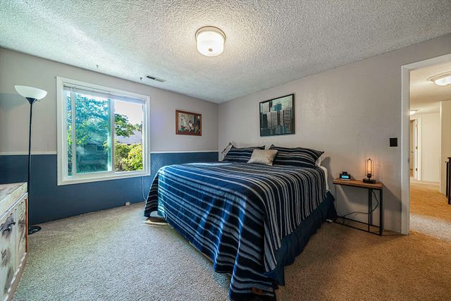 2736 Canterbury Lane, Medford, OR 97504