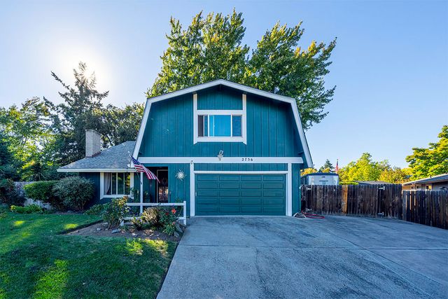 2736 Canterbury Lane, Medford, OR 97504