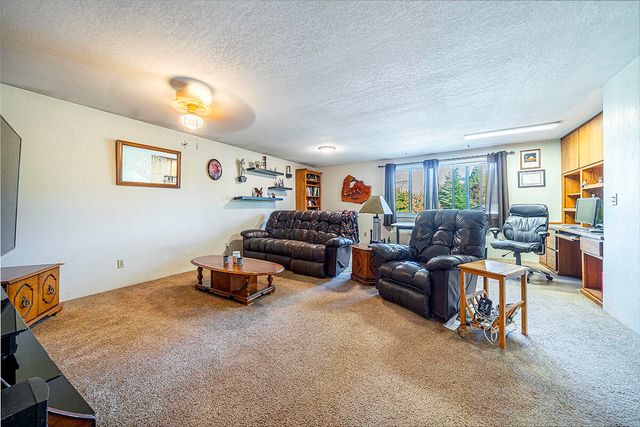 2736 Canterbury Lane, Medford, OR 97504