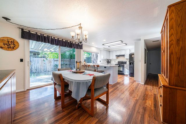 2736 Canterbury Lane, Medford, OR 97504