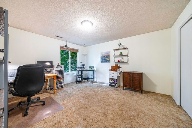2736 Canterbury Lane, Medford, OR 97504