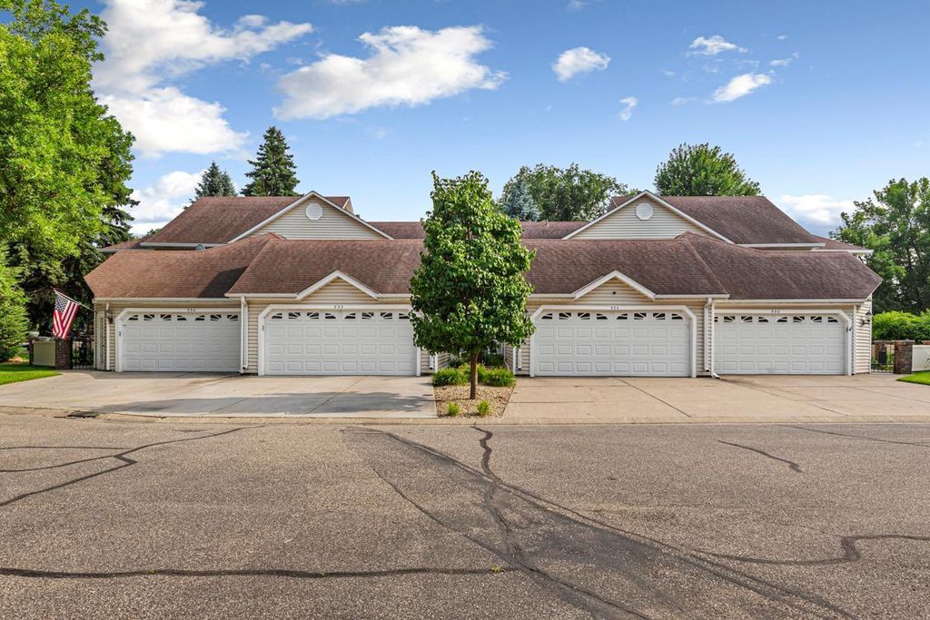 994 Hill Court, Shoreview, MN 55126
