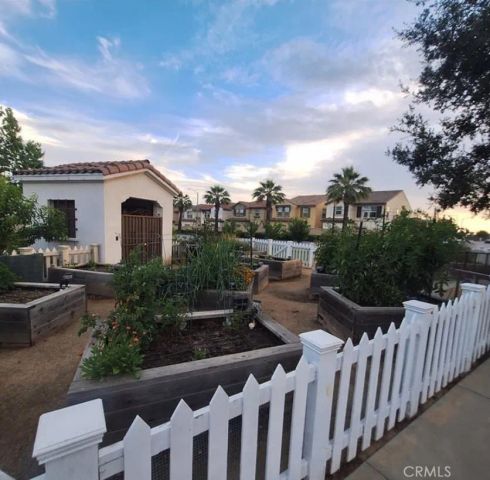 825 Parisa Place, Upland, CA 91786