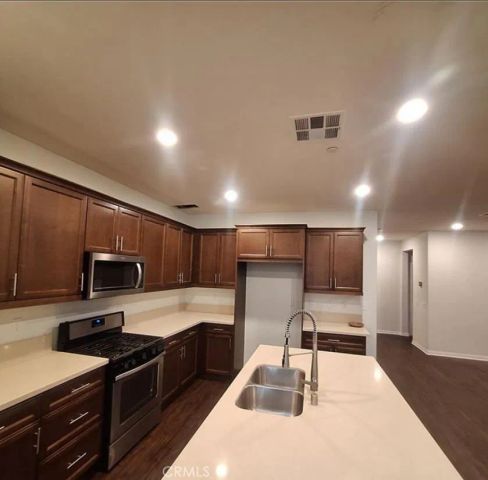 825 Parisa Place, Upland, CA 91786
