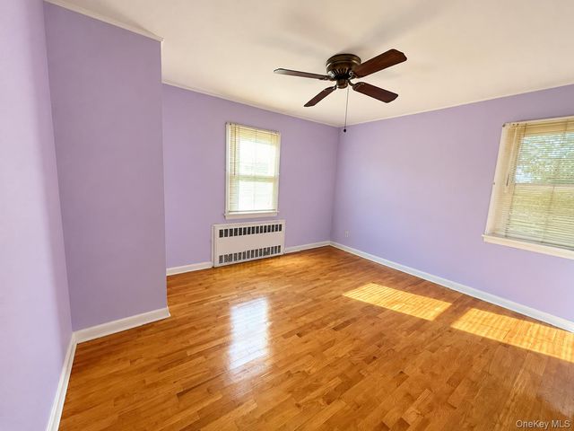 380 Gates Avenue W, Lindenhurst, NY 11757
