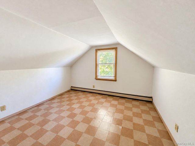 380 Gates Avenue W, Lindenhurst, NY 11757
