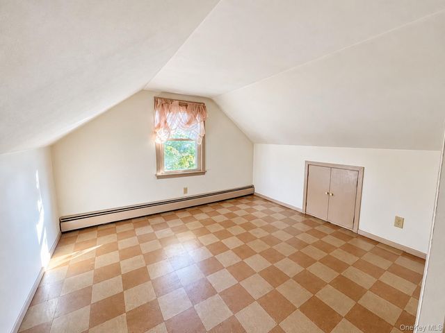 380 Gates Avenue W, Lindenhurst, NY 11757