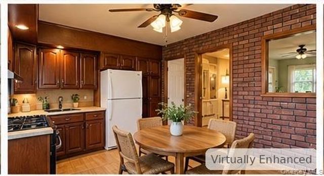 380 Gates Avenue W, Lindenhurst, NY 11757