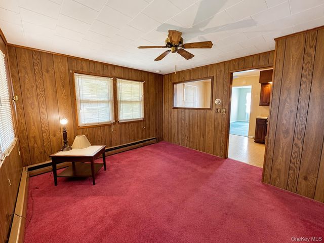 380 Gates Avenue W, Lindenhurst, NY 11757